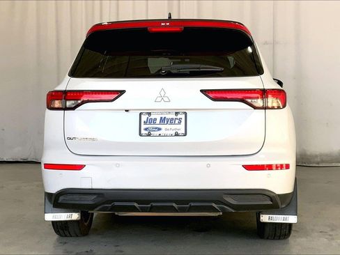 Used 2023 Mitsubishi Outlander Ralliart image 3