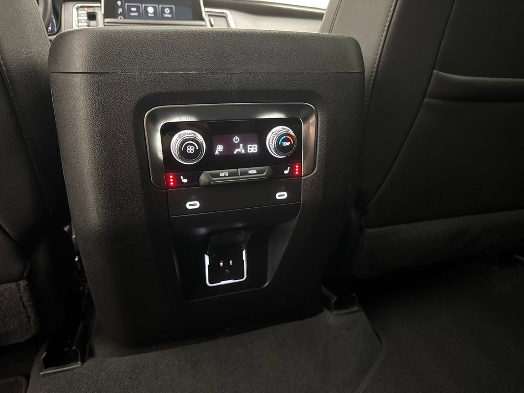 Used 2024 GMC Yukon AT4 w/ Technology Package AWD/4WD image 57