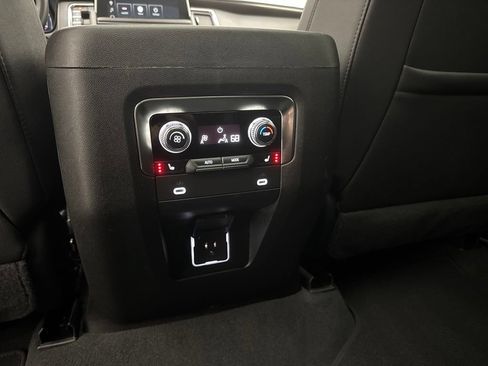 Used 2024 GMC Yukon AT4 w/ Technology Package AWD/4WD image 57