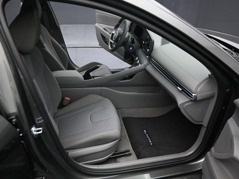New 2026 Hyundai Elantra SE FWD image 29