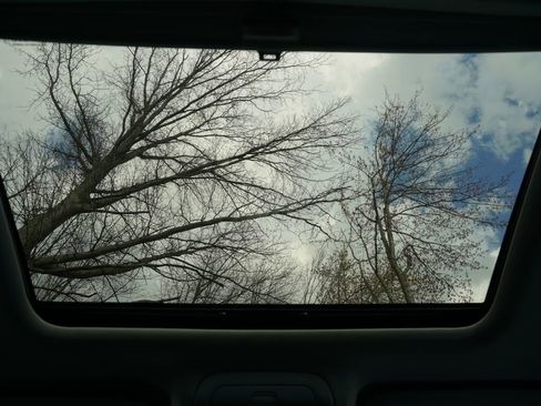 Used 2023 GMC Acadia AT4 w/ Technology Package image 30