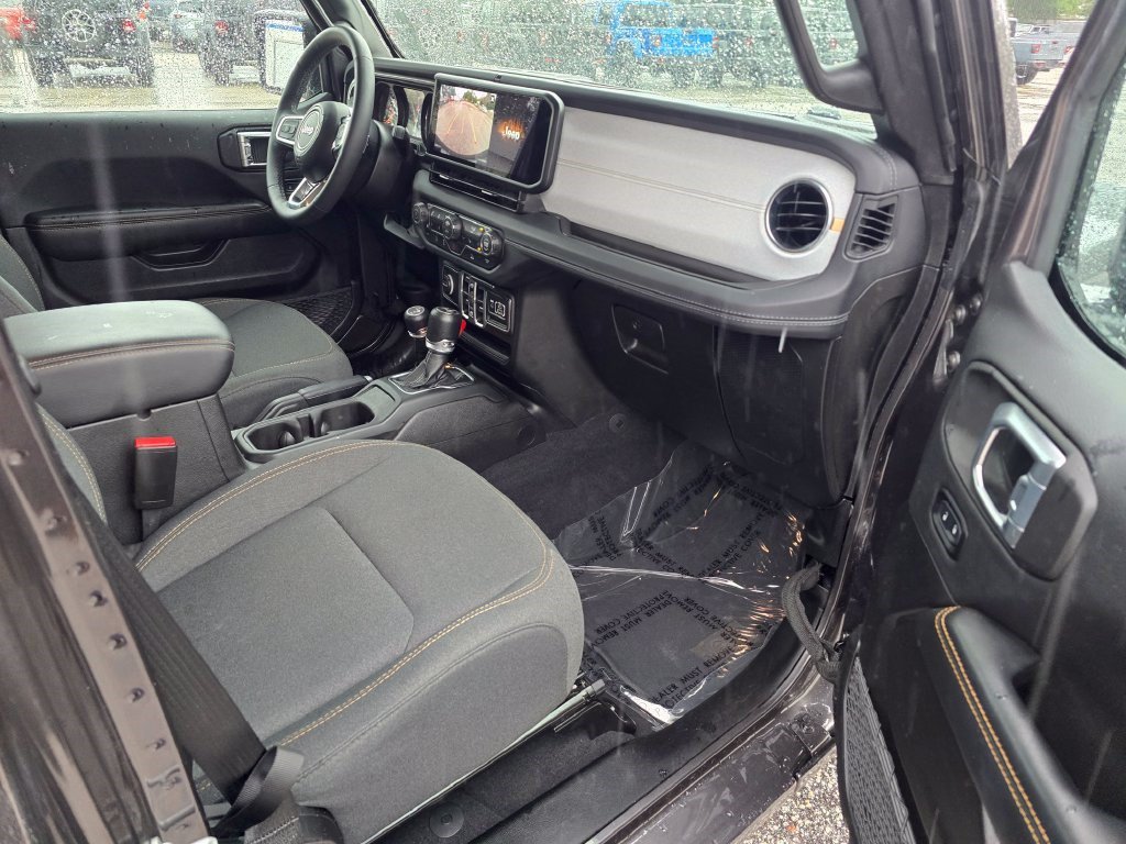 Used 2026 Jeep Wrangler Unlimited Sahara AWD/4WD image 28