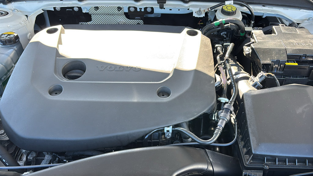 Certified 2026 Volvo XC40 B5 Plus AWD/4WD image 31