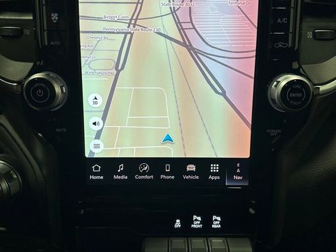 Used 2025 RAM 1500 Laramie image 34