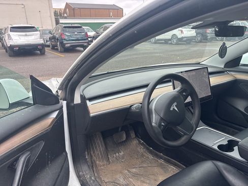 Used 2021 Tesla Model 3 Standard Range Plus image 7