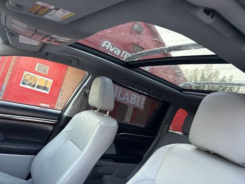 Used 2015 Toyota Highlander Limited Platinum AWD/4WD image 15