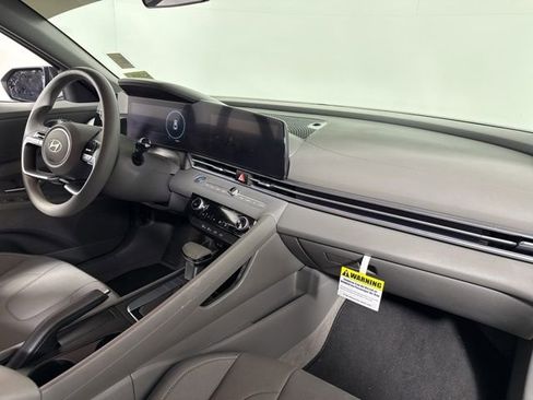 Used 2024 Hyundai Elantra SEL image 22