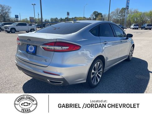 Used 2020 Ford Fusion SE image 5
