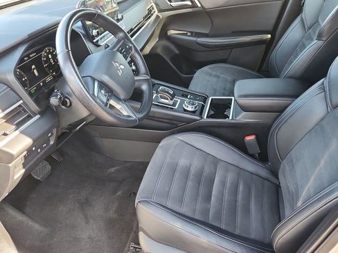 Used 2023 Mitsubishi Outlander SE image 9