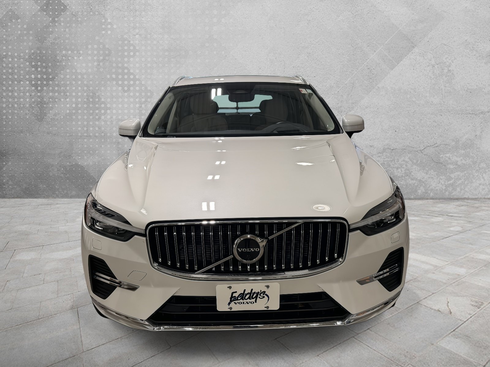 Used 2023 Volvo XC60 B5 Ultimate w/ Climate Package FWD image 2