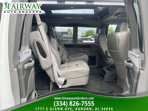 Used 2017 GMC Savana 2500 RWD image 12
