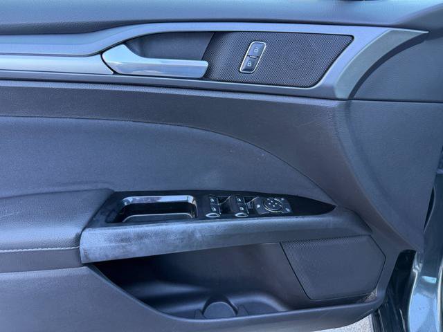 Used 2016 Ford Fusion SE FWD image 13