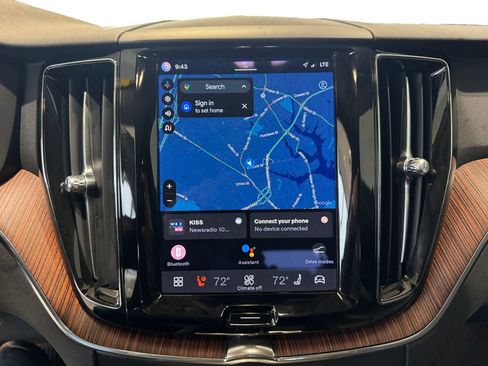 Certified 2023 Volvo XC60 B5 Plus w/ Climate Package image 17