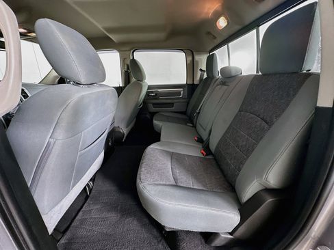 Used 2020 RAM 1500 Classic SLT w/ Luxury Group RWD image 28