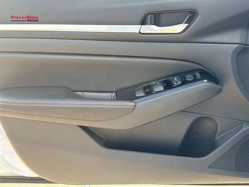 Certified 2025 Nissan Altima 2.5 SR w/ SR Premium Package FWD image 17