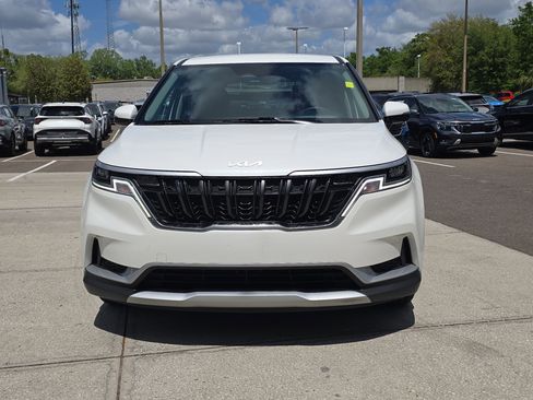 Used 2024 Kia Carnival LX image 2