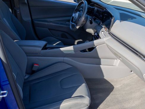 Used 2023 Hyundai Elantra SEL w/ Convenience Package image 22