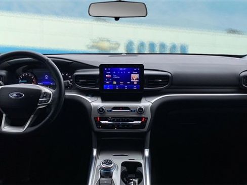 Used 2022 Ford Explorer XLT w/ Equipment Group 202A image 15