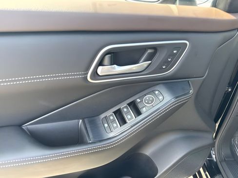 Used 2023 Nissan Rogue Platinum w/ Platinum Premium Package AWD/4WD image 19