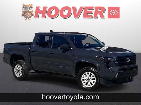 Used 2025 Toyota Tacoma SR5 image 1