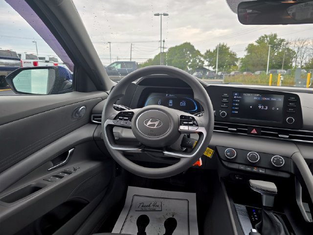 Used 2024 Hyundai Elantra SE FWD image 15