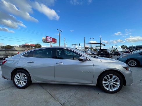 Used 2018 Chevrolet Malibu LT image 3