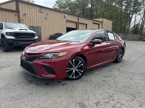 Used 2018 Toyota Camry SE w/ Moonroof Package image 1