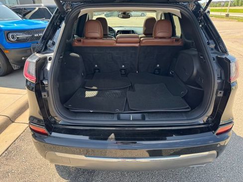 Used 2020 Jeep Cherokee Overland w/ Technology Group AWD/4WD image 41