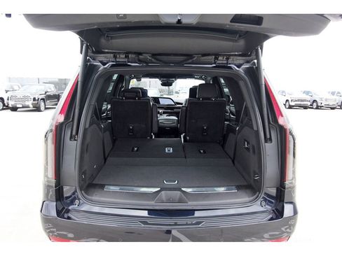 Used 2022 Cadillac Escalade Premium Luxury Platinum w/ Heavy-Duty Trailer Package image 31