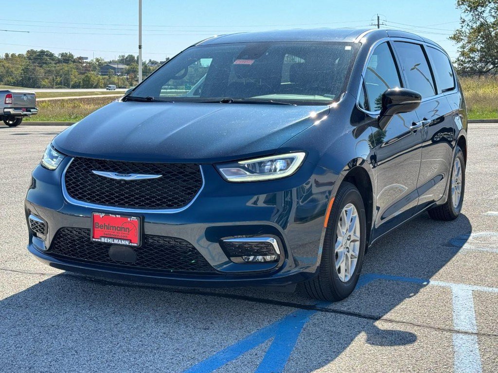Used 2025 Chrysler Pacifica Select FWD image 11