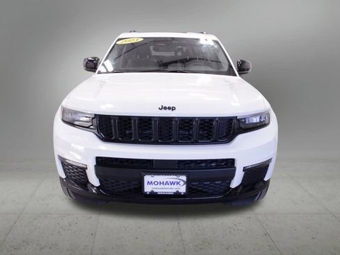 Used 2023 Jeep Grand Cherokee L Limited w/ Black Appearance Package image 9