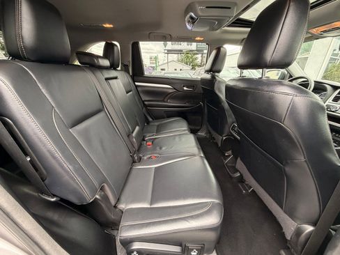 Used 2018 Toyota Highlander XLE w/ Protection Package #3 AWD/4WD image 30