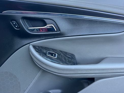 Used 2014 Chevrolet Impala LT w/ Convenience Package FWD image 18