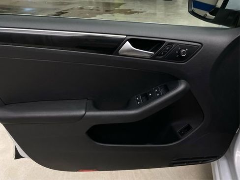 Used 2017 Volkswagen Jetta SEL FWD image 25