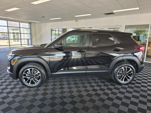 Used 2025 Chevrolet TrailBlazer LT AWD/4WD image 6