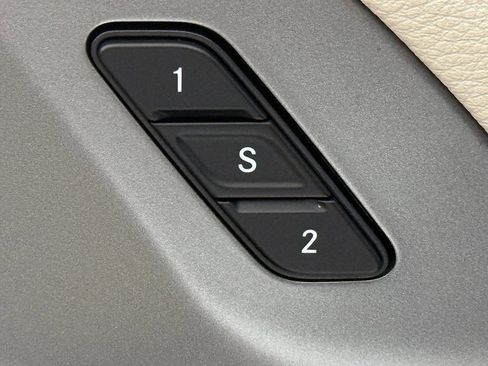 Used 2024 Chrysler Pacifica Touring-L image 34