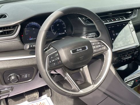 Used 2024 Jeep Grand Cherokee Laredo w/ Luxury Tech Group I AWD/4WD image 30