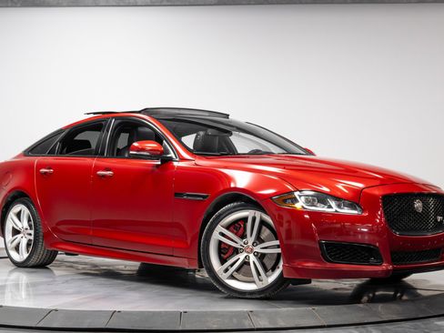 Used 2016 Jaguar XJ R image 41