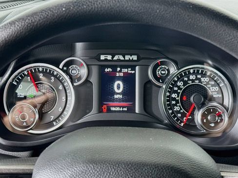 Used 2022 RAM 2500 Tradesman w/ Chrome Appearance Group AWD/4WD image 12