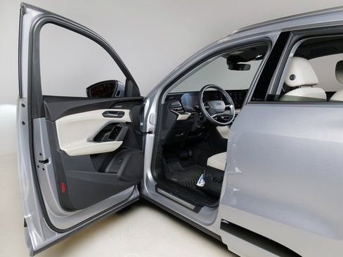 Used 2025 Audi Q5 Premium w/ Premium Plus AWD/4WD image 24
