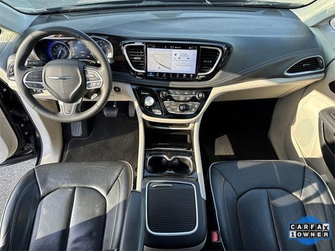 Used 2024 Chrysler Pacifica Limited image 25