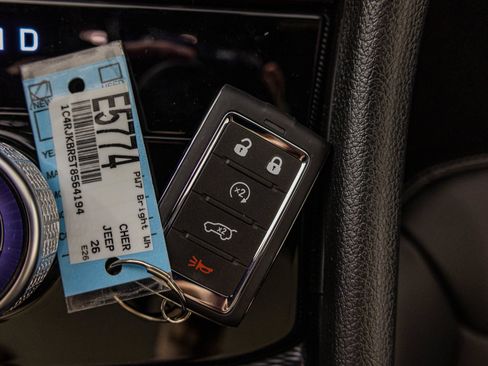 New 2026 Jeep Grand Cherokee L Limited w/ Limited Altitude Package AWD/4WD image 28