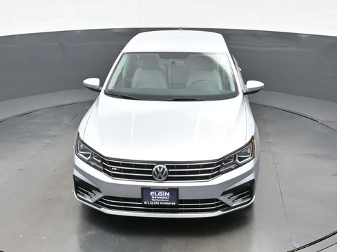 Used 2017 Volkswagen Passat 1.8T R-Line FWD image 38