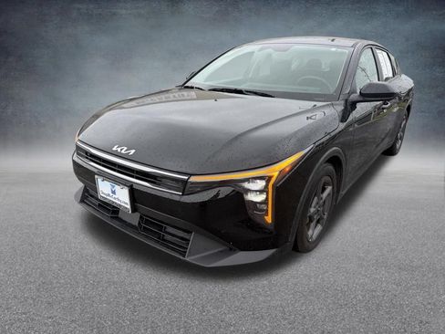 Used 2025 Kia K4 FWD image 2