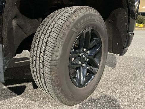 Used 2021 Chevrolet Silverado 1500 LT Trail Boss w/ Convenience Package II image 2