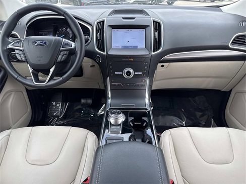 Used 2020 Ford Edge Titanium image 18