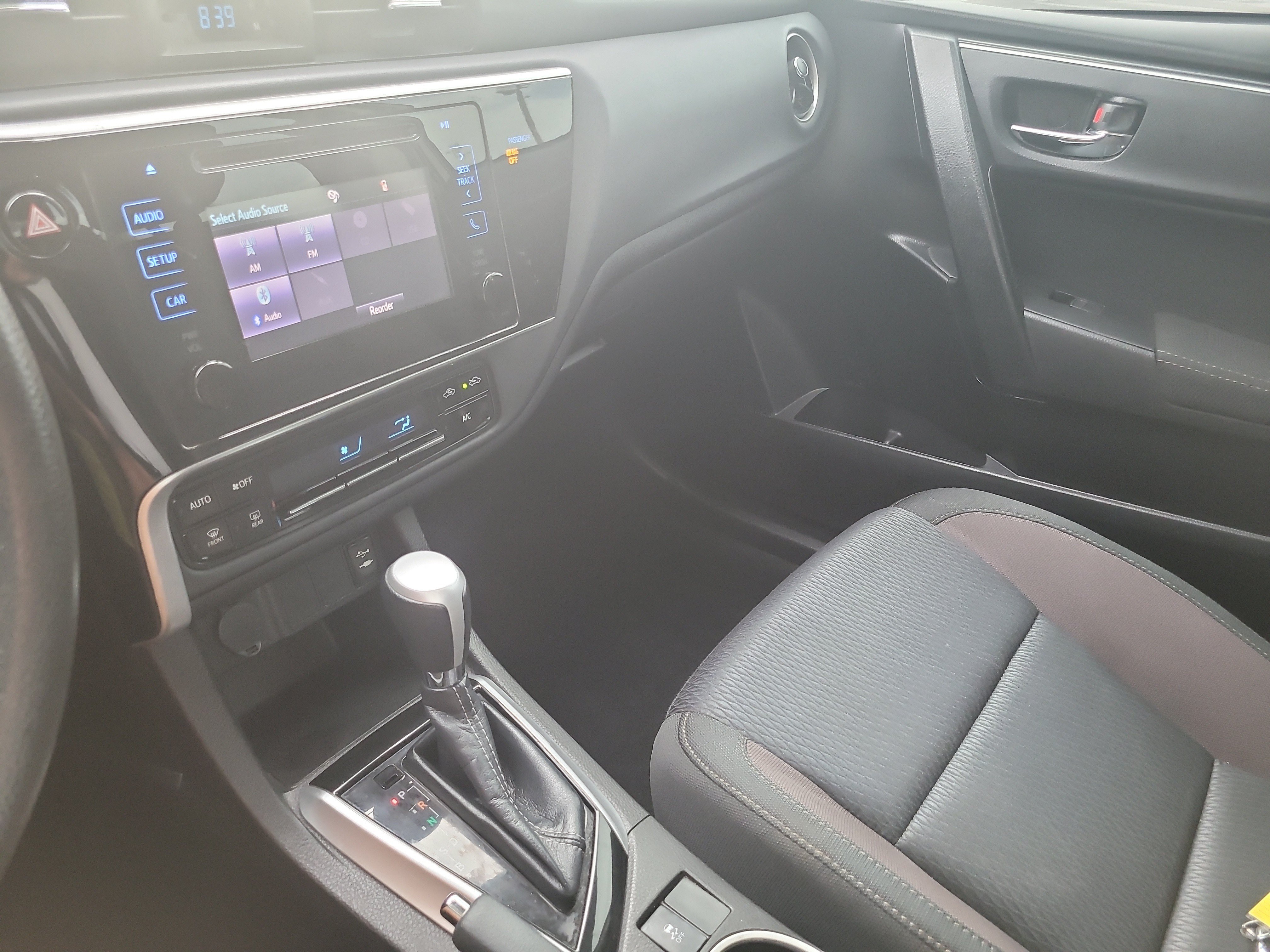Used 2019 Toyota Corolla LE FWD image 19