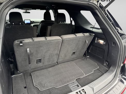 Used 2020 Ford Explorer XLT w/ Comfort Package AWD/4WD image 9