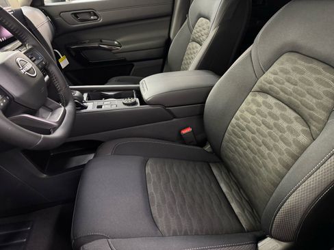 New 2026 Nissan Pathfinder SV image 10