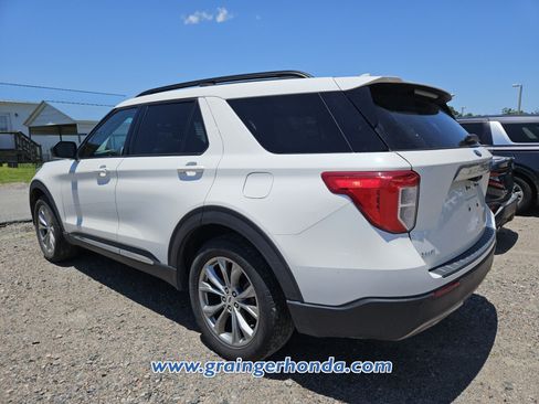 Used 2023 Ford Explorer XLT w/ Equipment Group 202A RWD image 10